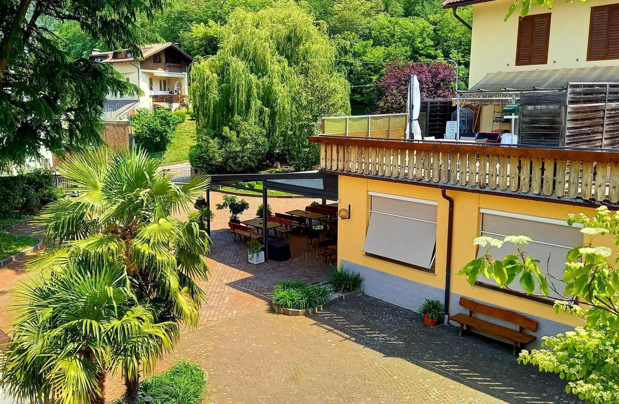 Hotel Garni Gruener Baum Лайвес Экстерьер фото